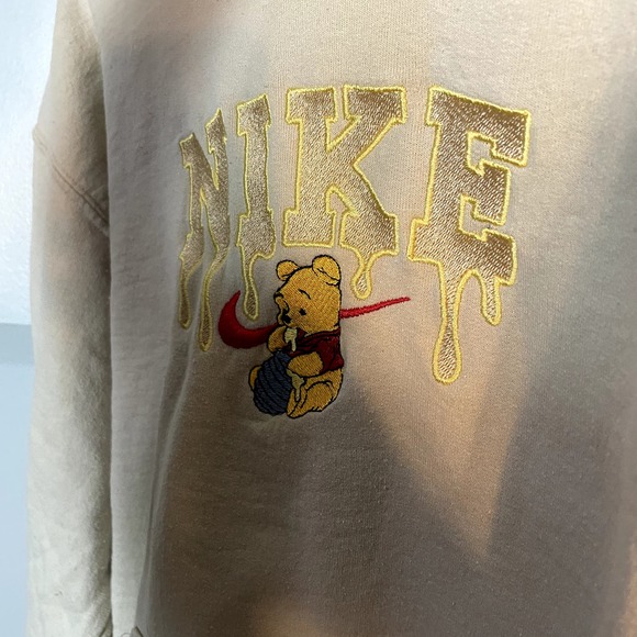 Winnie The Pooh Athletic Sweatshirt Hoodie Nike Logo Size Medium - Picture 9 of 13